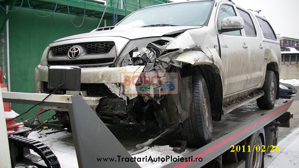 Toyota Hiluxe Avariata In Urma Unei Tamponari Cu O Dacie